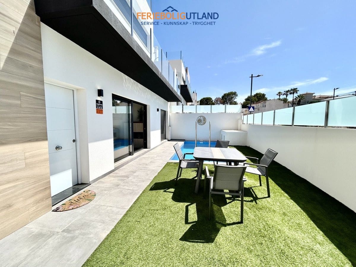 2 chambre Villa/Maison à vendre à Villamartin avec piscine garage - 425 000 € (Ref: 10001099)