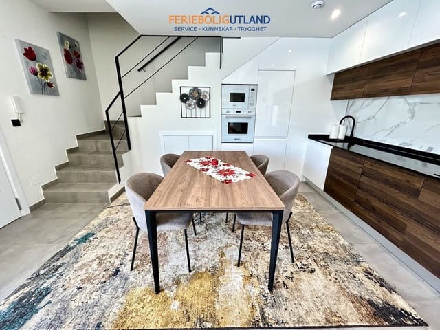 2 soverom Villa til salgs i Villamartin, Orihuela med svømmebasseng garasje - € 425 000 (Ref: 10001099)