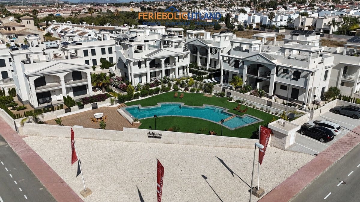 2 slaapkamer Bungalow te koop in Ciudad Quesada met zwembad garage - € 359.000 (Ref: 10001107)