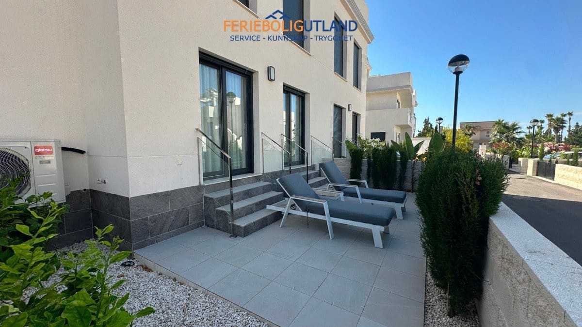 2 slaapkamer Bungalow te koop in Ciudad Quesada met zwembad garage - € 359.000 (Ref: 10001107)