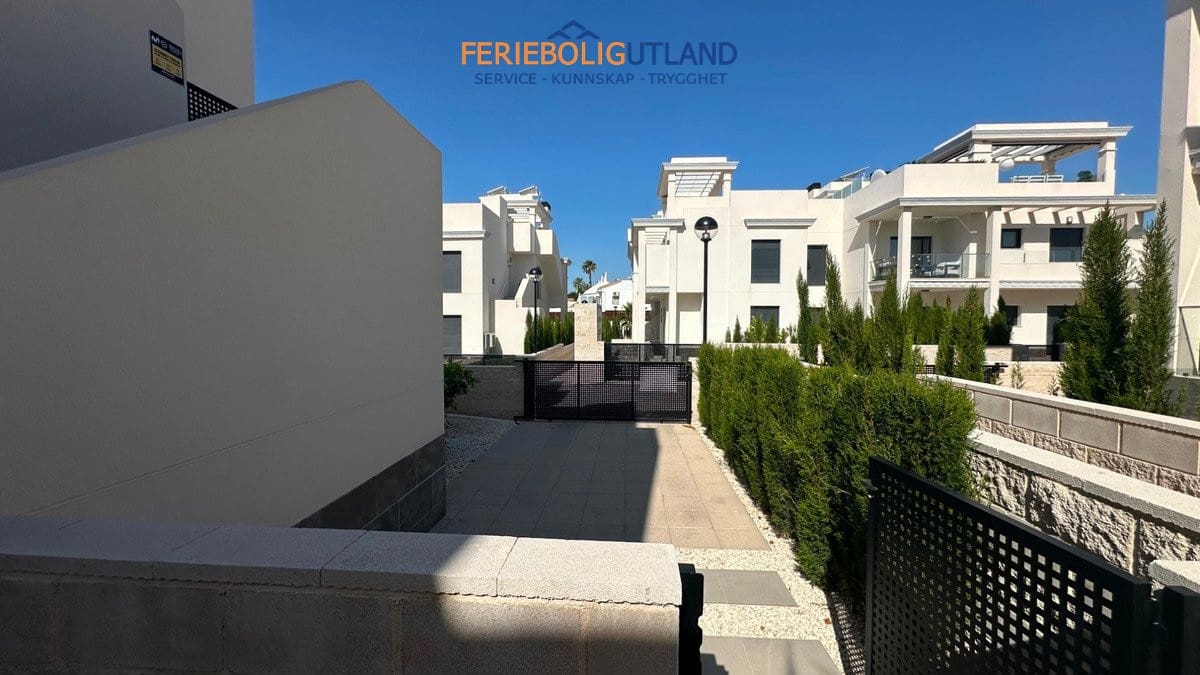 2 slaapkamer Bungalow te koop in Ciudad Quesada met zwembad garage - € 359.000 (Ref: 10001107)