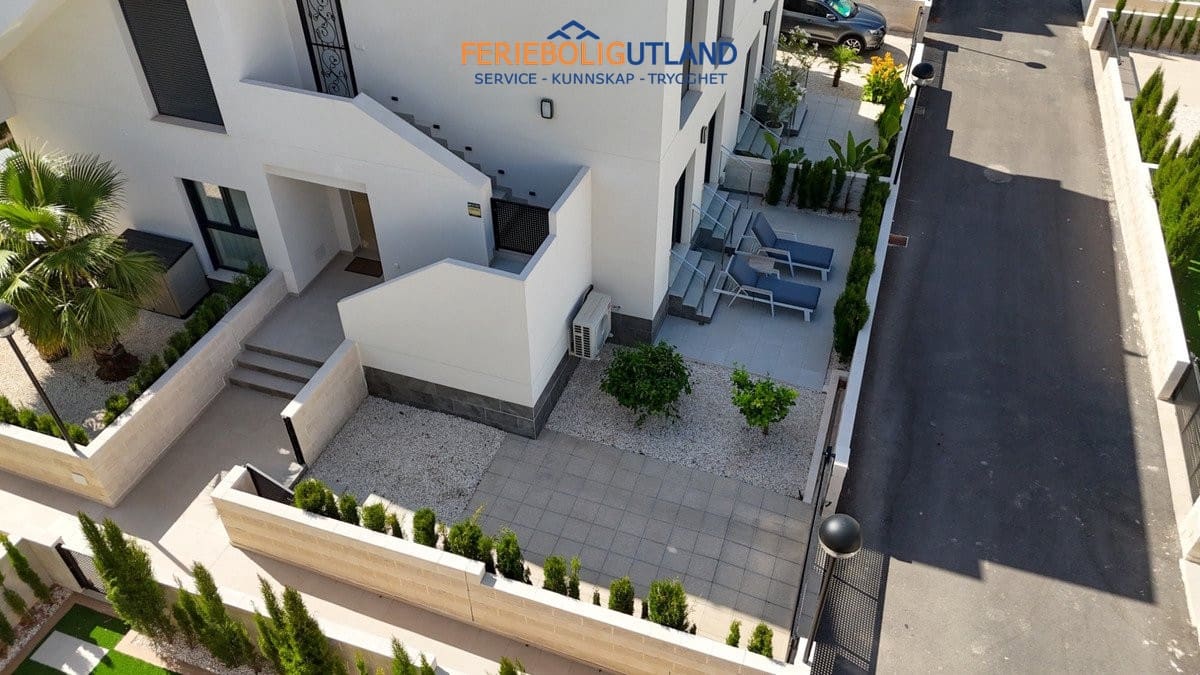 2 slaapkamer Bungalow te koop in Ciudad Quesada met zwembad garage - € 359.000 (Ref: 10001107)