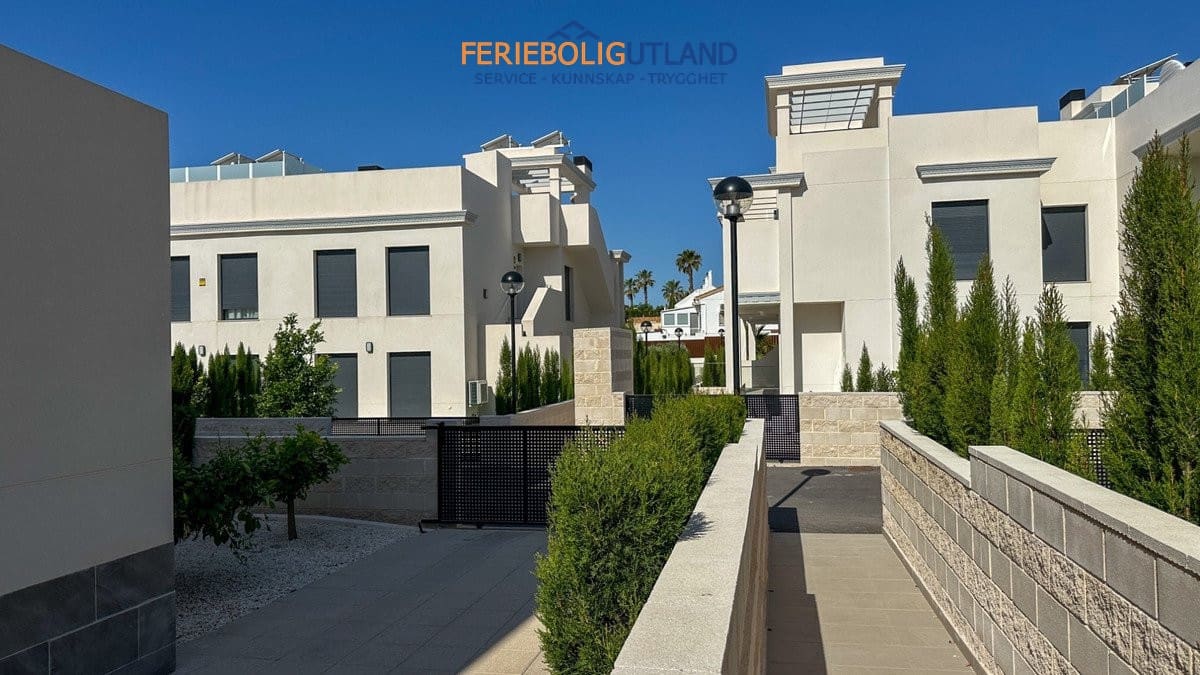 2 slaapkamer Bungalow te koop in Ciudad Quesada met zwembad garage - € 359.000 (Ref: 10001107)