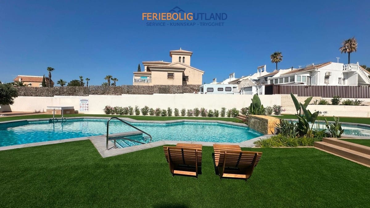 2 slaapkamer Bungalow te koop in Ciudad Quesada met zwembad garage - € 359.000 (Ref: 10001107)