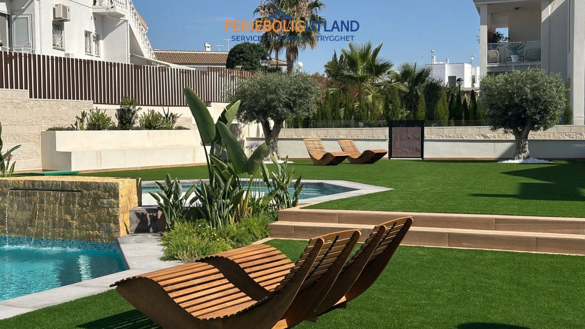 2 slaapkamer Bungalow te koop in Ciudad Quesada met zwembad garage - € 359.000 (Ref: 10001107)