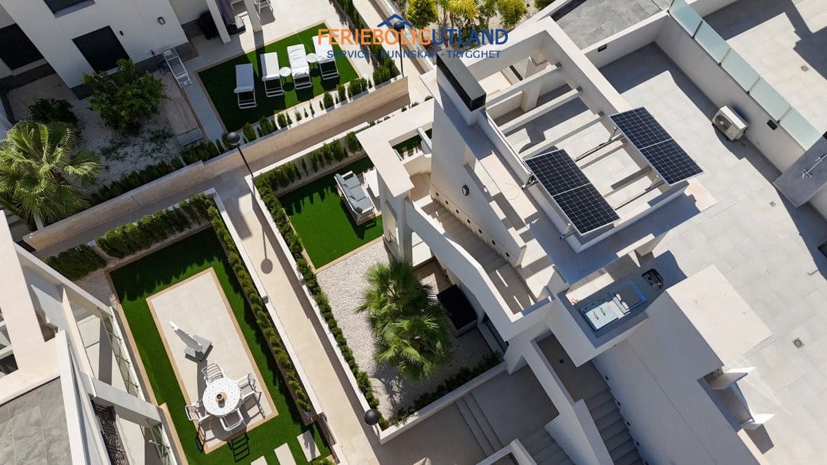2 slaapkamer Bungalow te koop in Ciudad Quesada met zwembad garage - € 359.000 (Ref: 10001107)