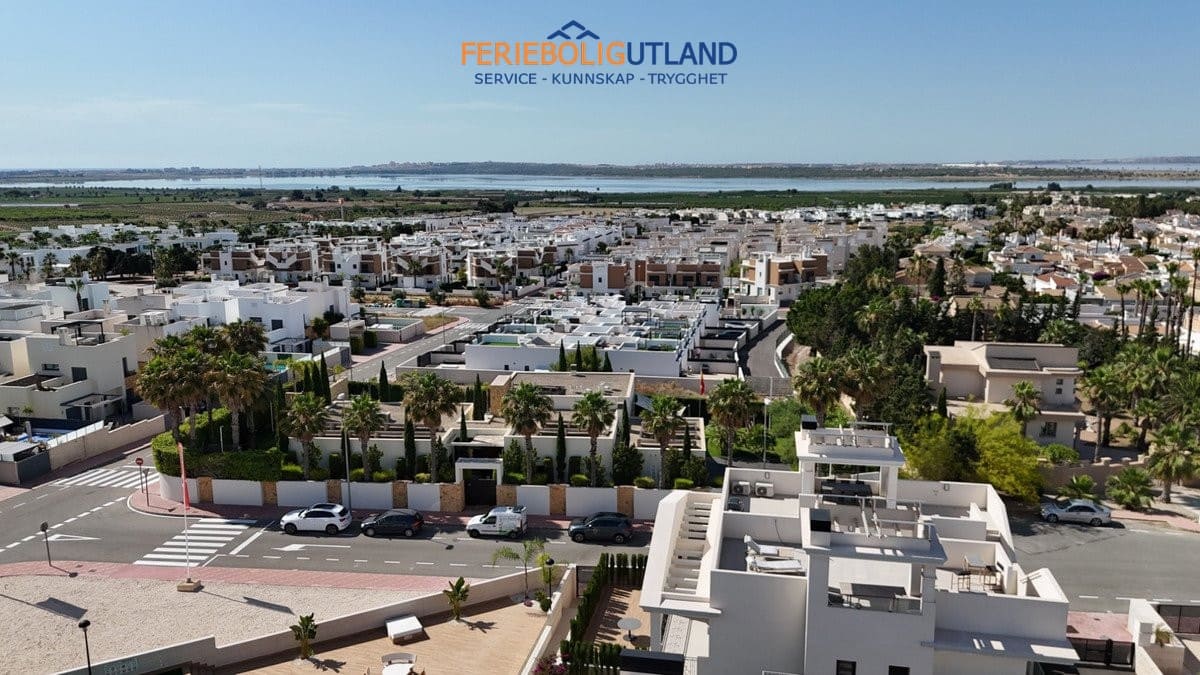 2 slaapkamer Bungalow te koop in Ciudad Quesada met zwembad garage - € 359.000 (Ref: 10001107)