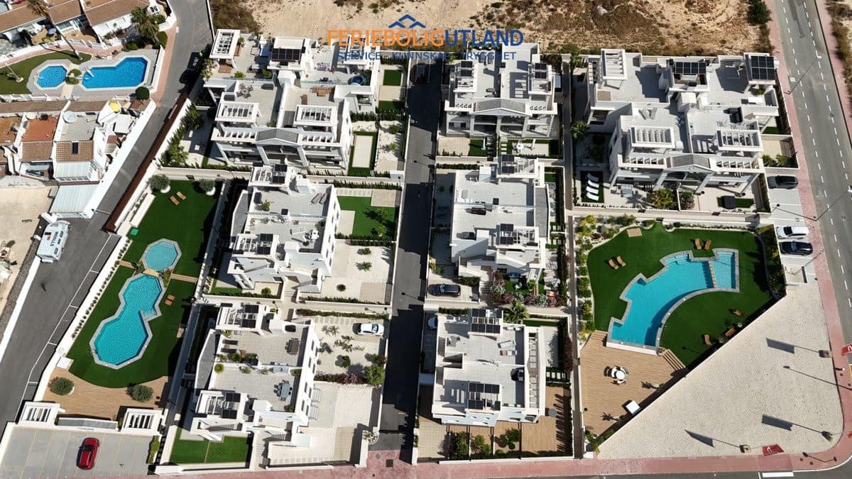 2 slaapkamer Bungalow te koop in Ciudad Quesada met zwembad garage - € 359.000 (Ref: 10001107)