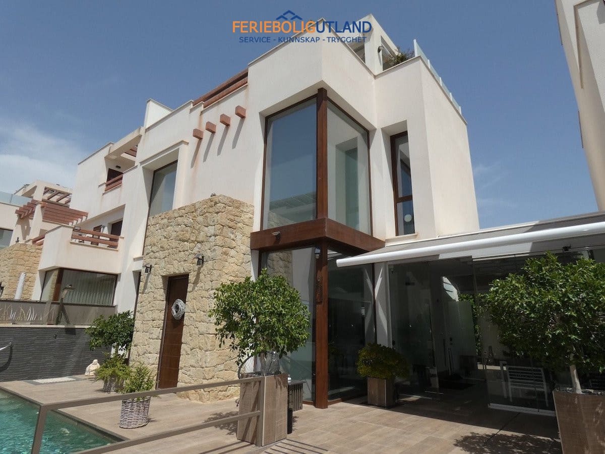 3 sovrum Villa till salu i Ciudad Quesada med pool garage - 399 995 € (Ref: 10001108)