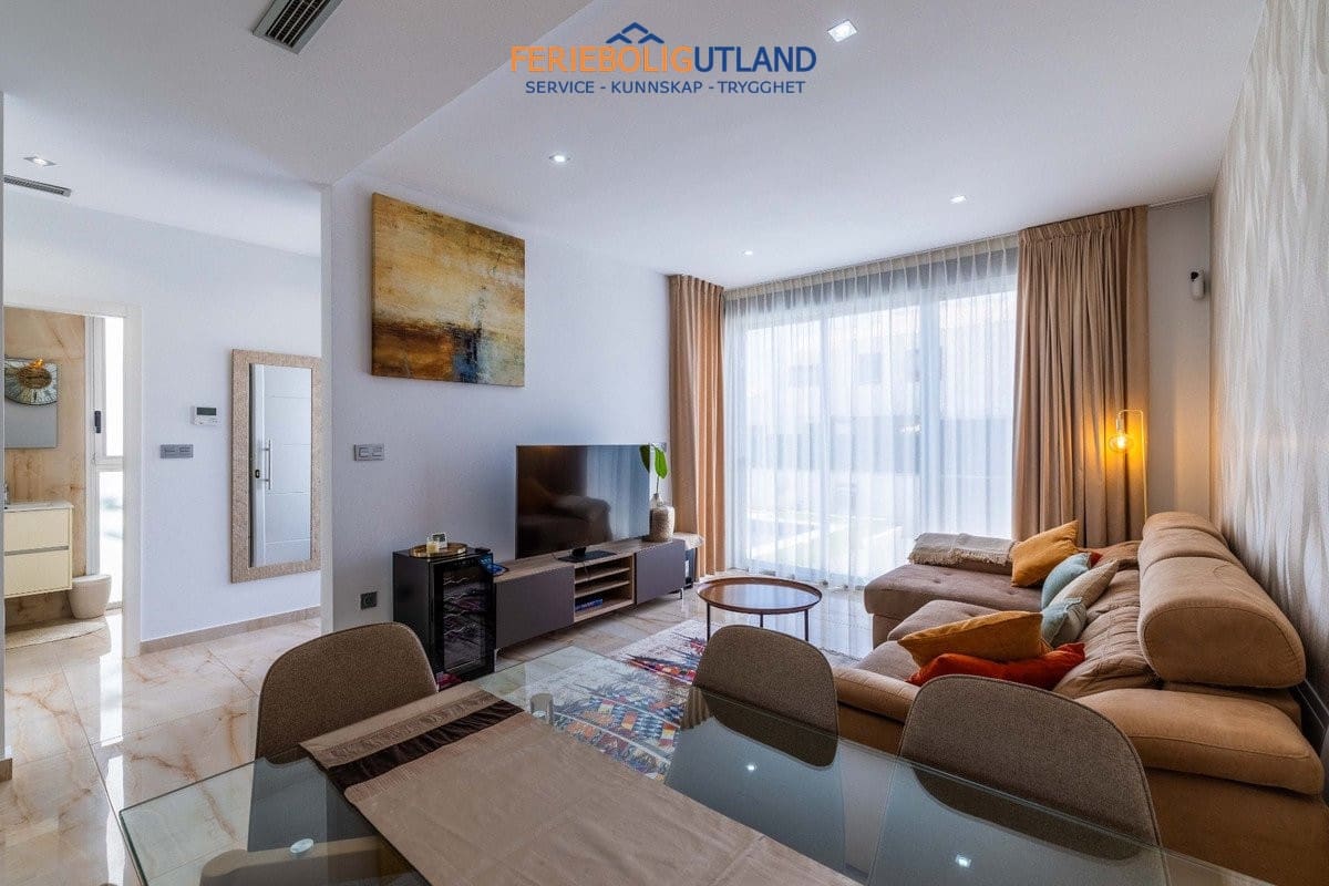 Chalet de 3 habitaciones en Ciudad Quesada en venta con piscina garaje - 399.000 € (Ref: 10001109)