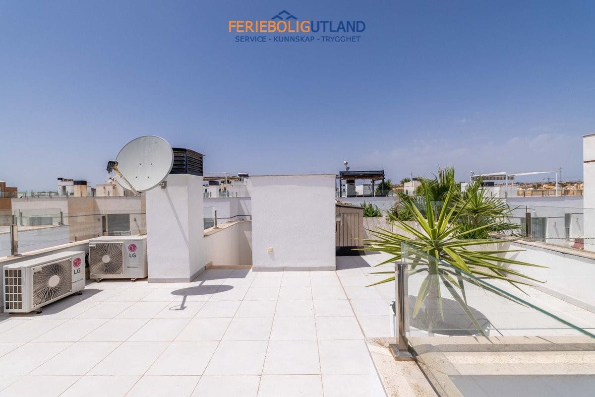 Chalet de 3 habitaciones en Ciudad Quesada en venta con piscina garaje - 399.000 € (Ref: 10001109)