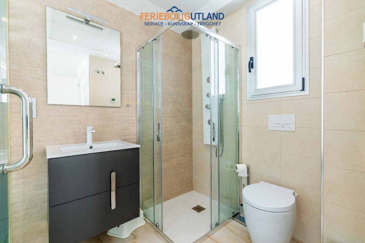 Chalet de 3 habitaciones en Ciudad Quesada en venta con piscina garaje - 399.000 € (Ref: 10001109)