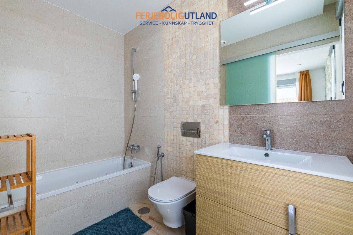 Chalet de 3 habitaciones en Ciudad Quesada en venta con piscina garaje - 399.000 € (Ref: 10001109)