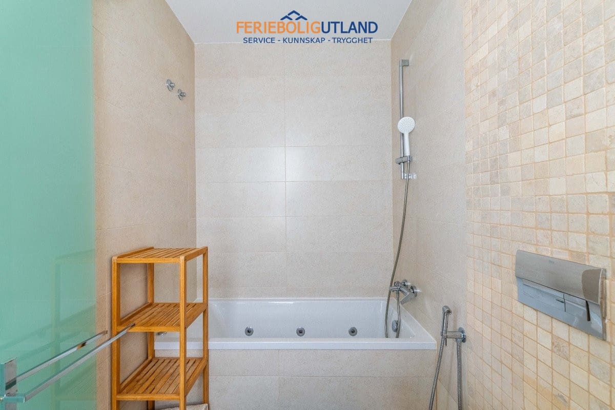 Chalet de 3 habitaciones en Ciudad Quesada en venta con piscina garaje - 399.000 € (Ref: 10001109)