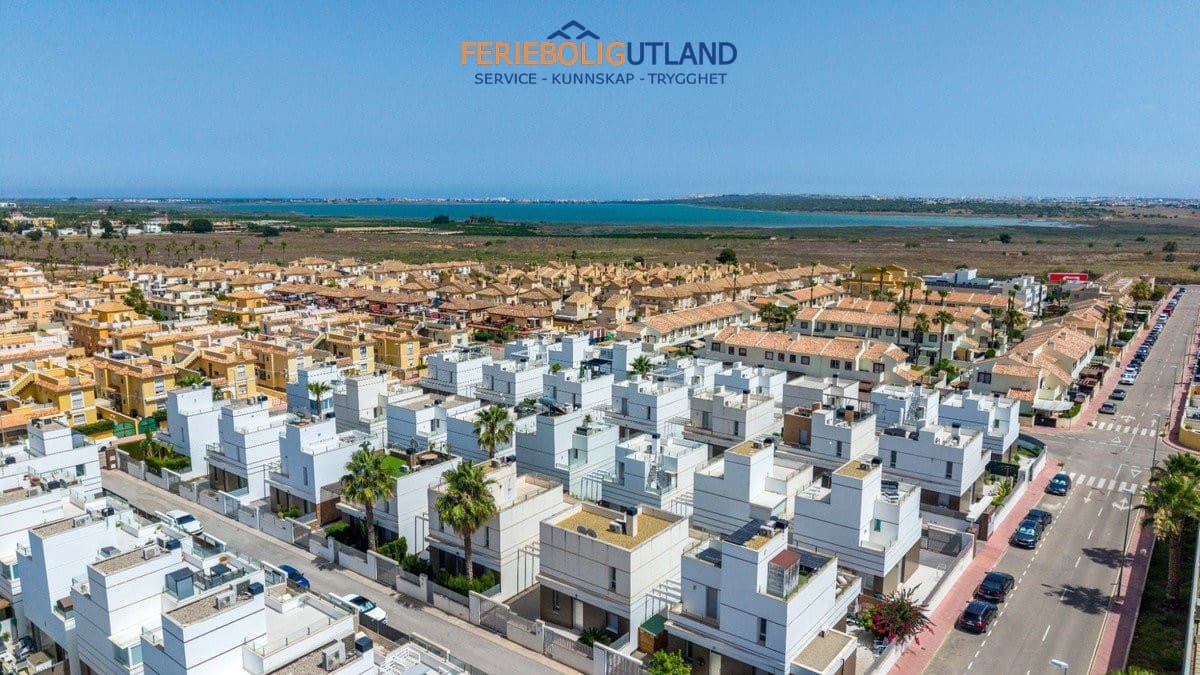 Chalet de 3 habitaciones en Ciudad Quesada en venta con piscina garaje - 399.000 € (Ref: 10001109)