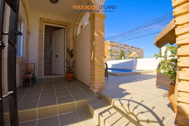 3 soveværelse Villa til salg i Torreblanca, Torrevieja med swimmingpool garage - € 415.000 (Ref: 10001117)