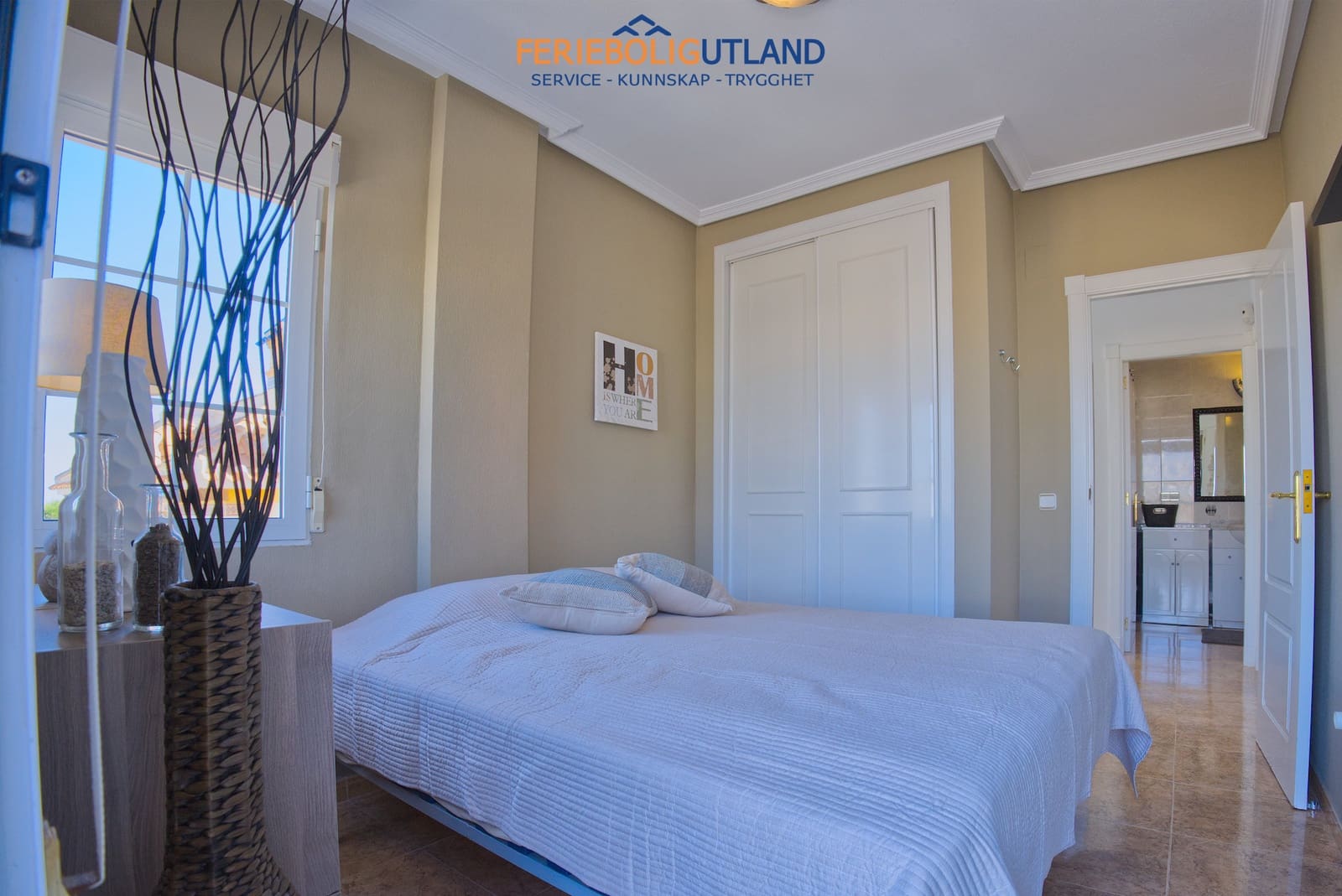 3 sypialnia Willa na sprzedaż w Torrevieja z basenem garażem - 415 000 € (Ref: 10001117)