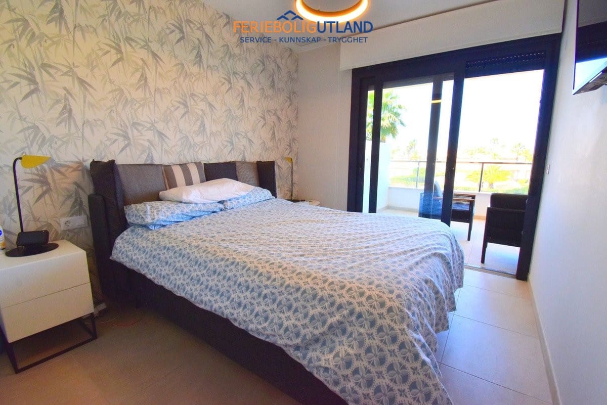 Apartamento de 2 habitaciones en Playa Flamenca en venta con piscina garaje - 365.000 € (Ref: 10001123)