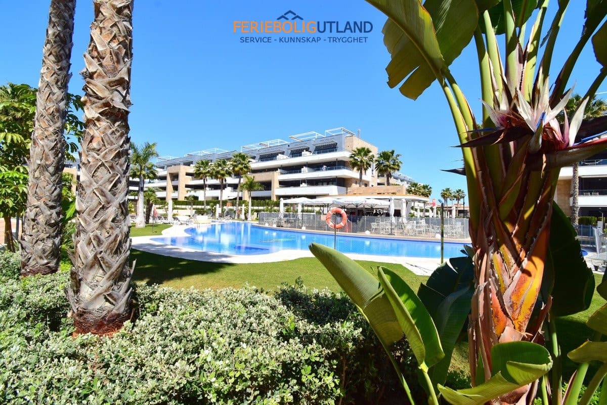 Apartamento de 2 habitaciones en Playa Flamenca en venta con piscina garaje - 365.000 € (Ref: 10001123)