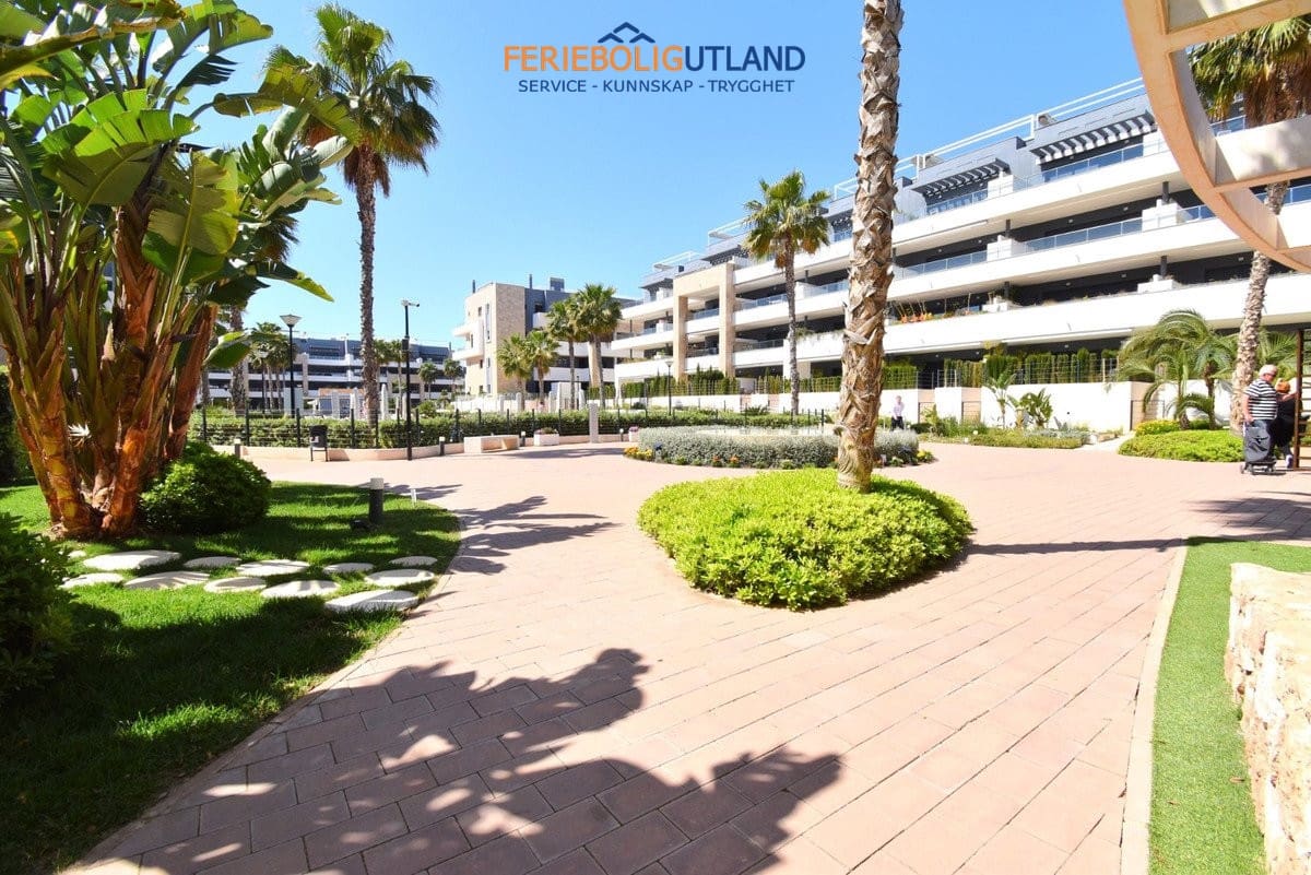 Apartamento de 2 habitaciones en Playa Flamenca en venta con piscina garaje - 365.000 € (Ref: 10001123)