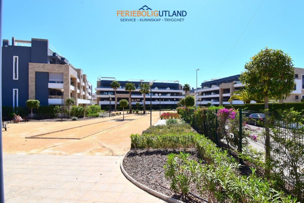 Apartamento de 2 habitaciones en Playa Flamenca en venta con piscina garaje - 365.000 € (Ref: 10001123)