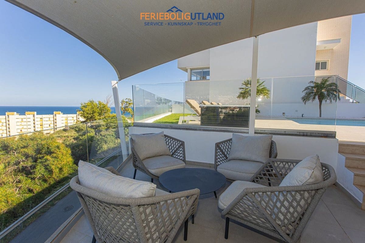 Chalet de 5 habitaciones en Fuengirola en venta con piscina - 1.890.000 € (Ref: 10001129)