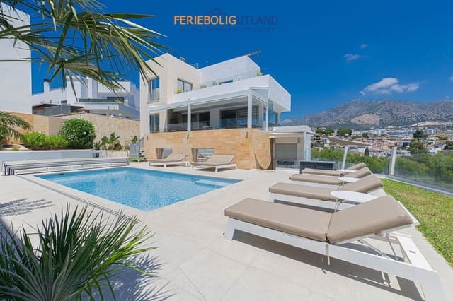 Chalet de 5 habitaciones en El Higuerón, Fuengirola en venta con piscina - 1.890.000 € (Ref: 10001129)