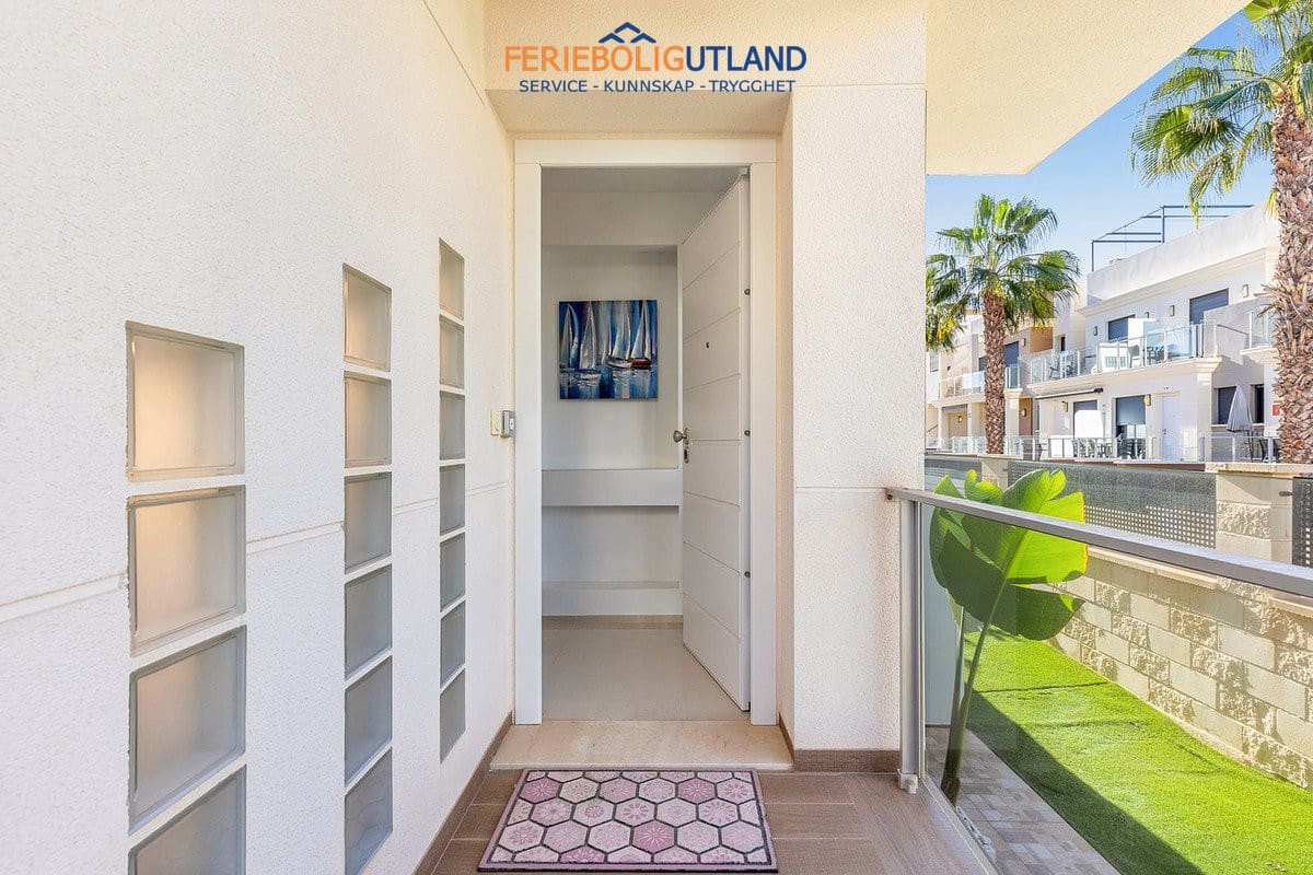 5 sovrum Villa till salu i La Zenia med pool - 895 000 € (Ref: 10001132)