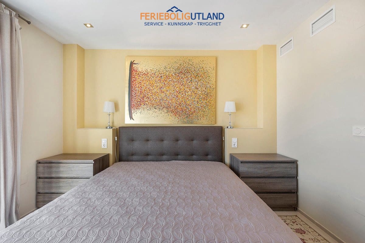5 sovrum Villa till salu i La Zenia med pool - 895 000 € (Ref: 10001132)