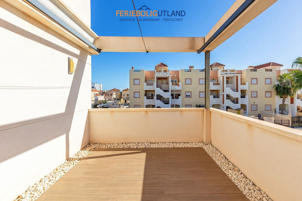 5 sovrum Villa till salu i La Zenia med pool - 895 000 € (Ref: 10001132)
