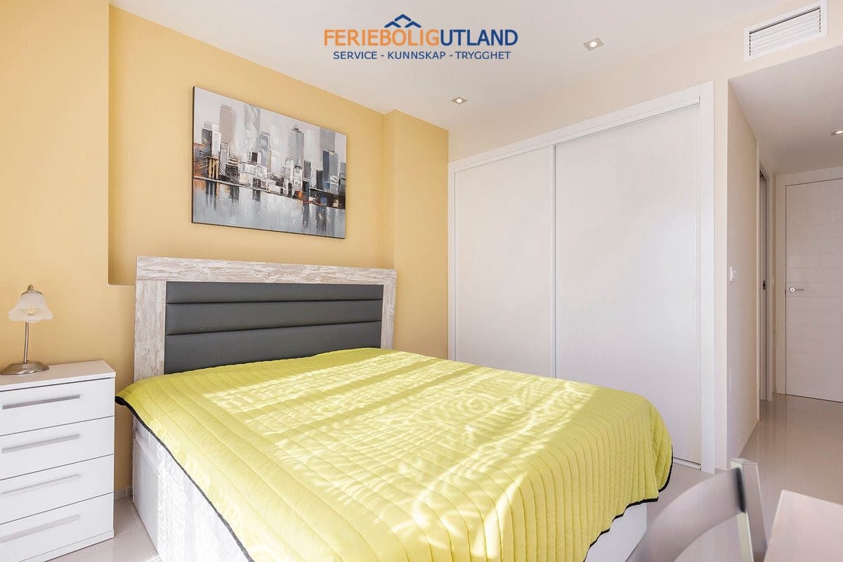 5 sovrum Villa till salu i La Zenia med pool - 895 000 € (Ref: 10001132)