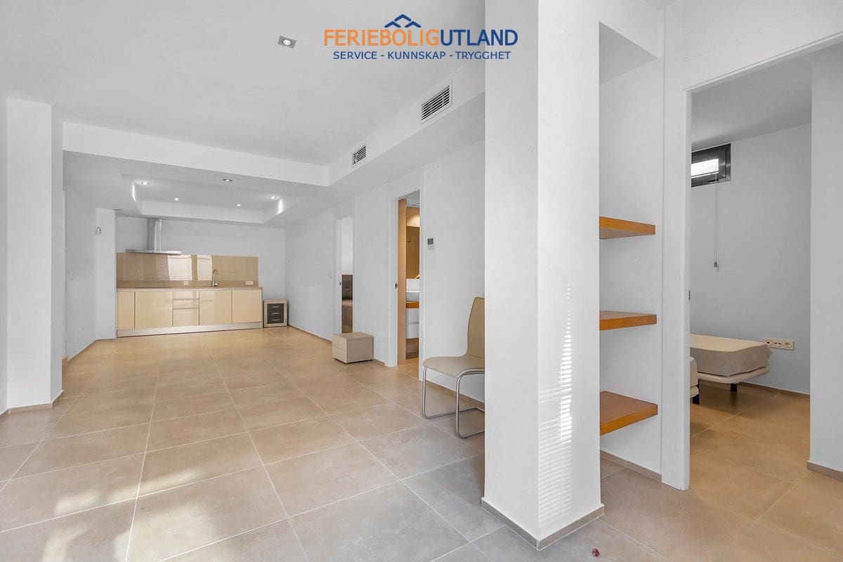 5 sovrum Villa till salu i La Zenia med pool - 895 000 € (Ref: 10001132)