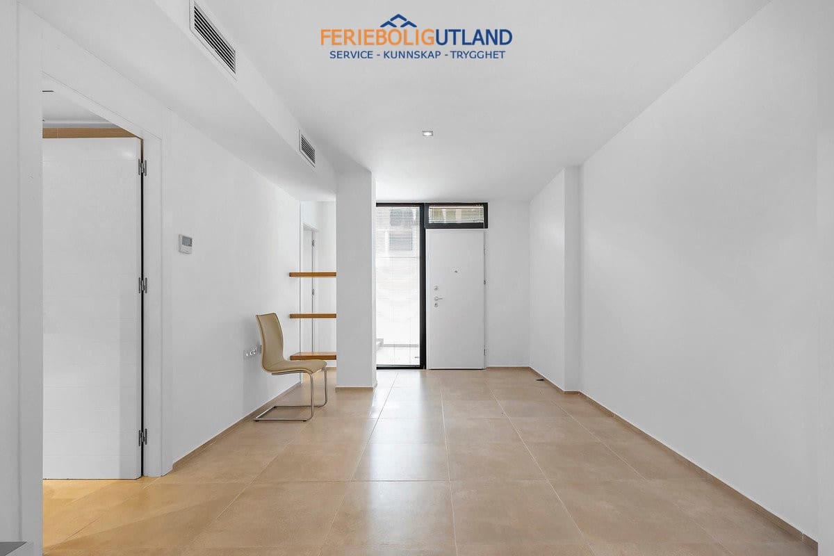 5 sovrum Villa till salu i La Zenia med pool - 895 000 € (Ref: 10001132)