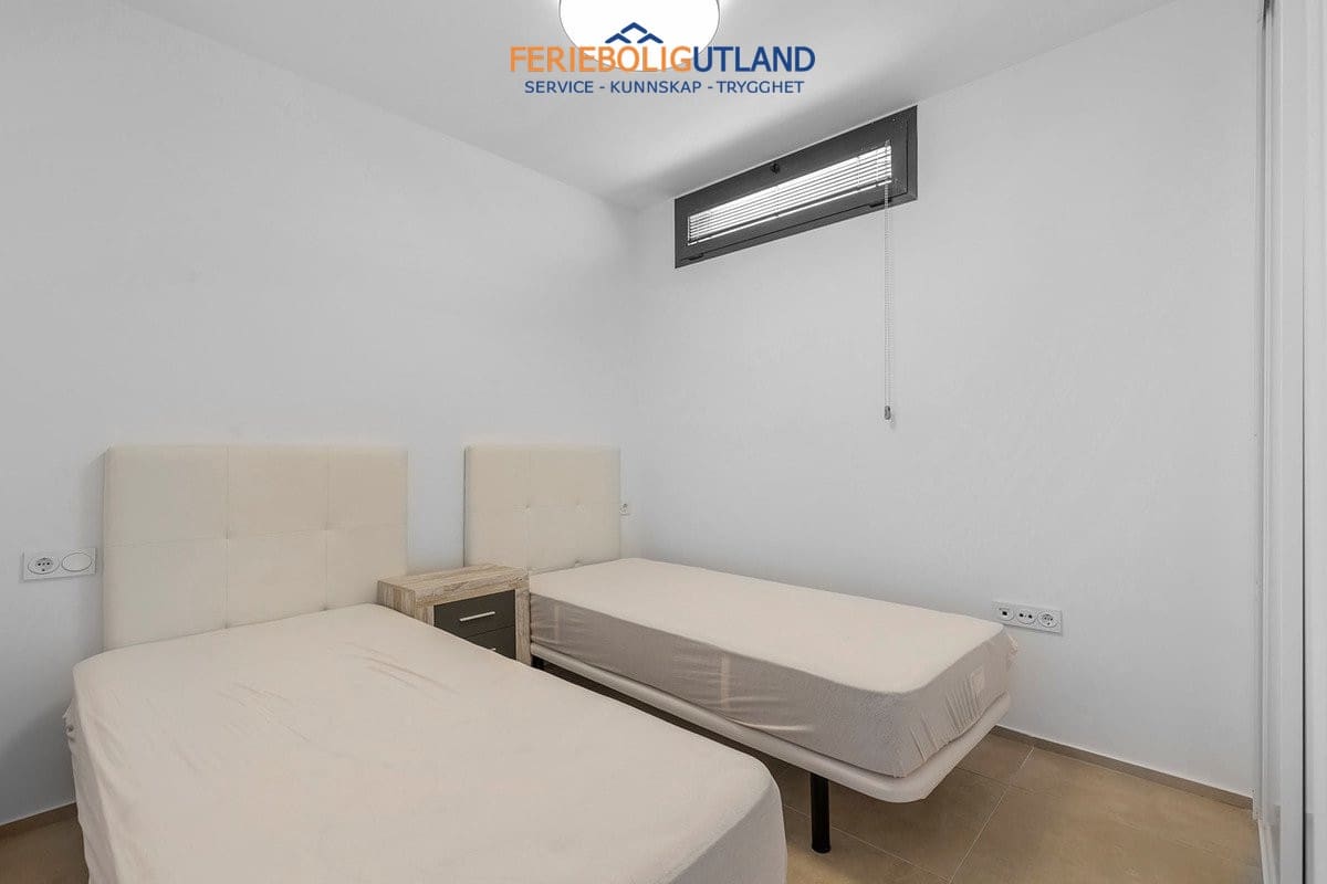 5 sovrum Villa till salu i La Zenia med pool - 895 000 € (Ref: 10001132)