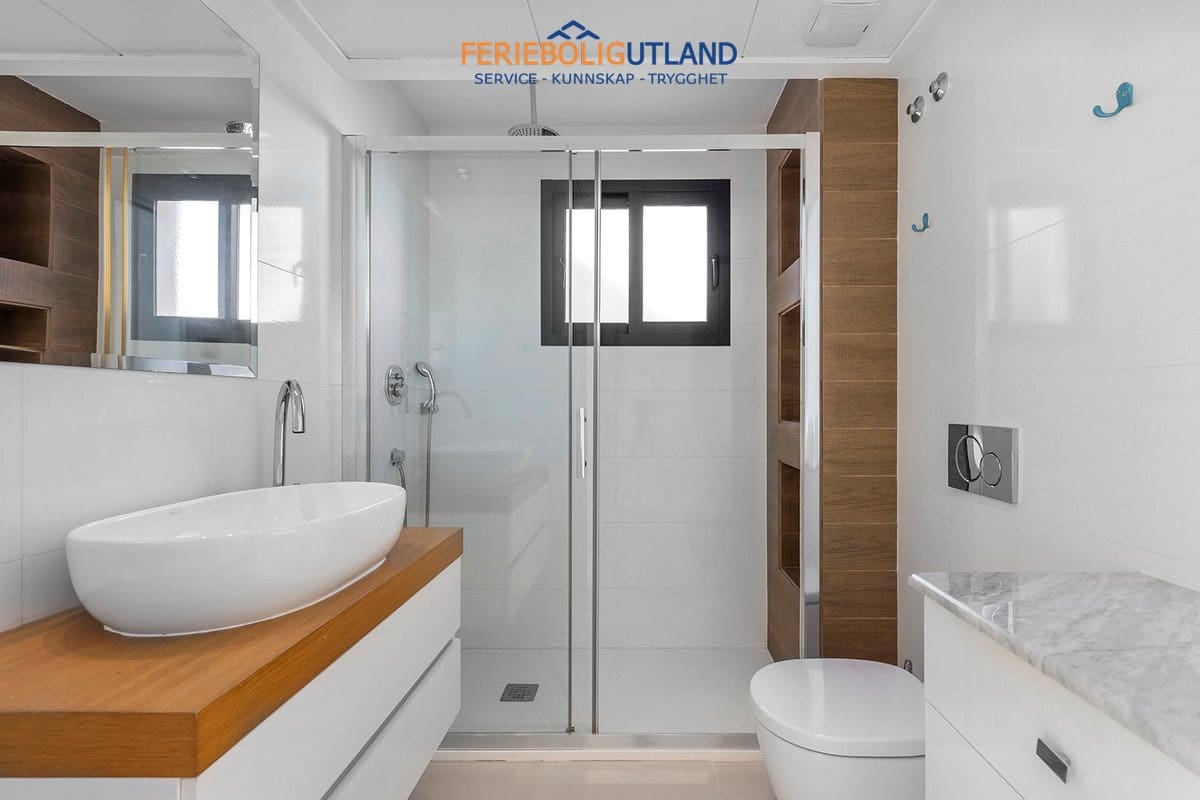 5 sovrum Villa till salu i La Zenia med pool - 895 000 € (Ref: 10001132)