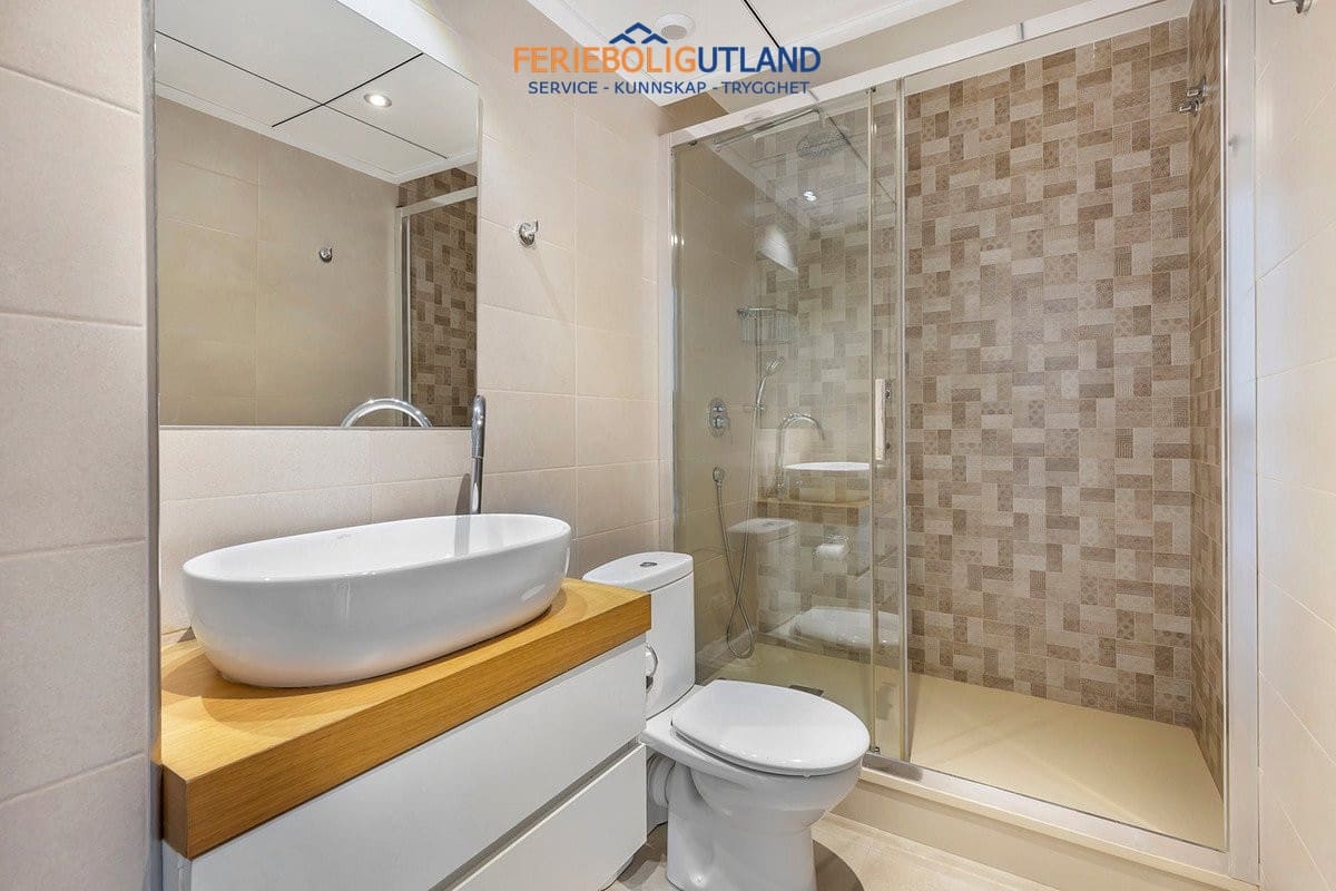 5 sovrum Villa till salu i La Zenia med pool - 895 000 € (Ref: 10001132)