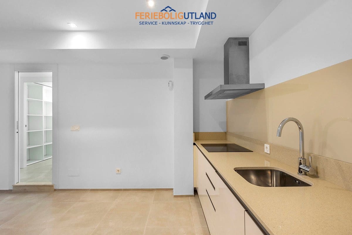 5 sovrum Villa till salu i La Zenia med pool - 895 000 € (Ref: 10001132)
