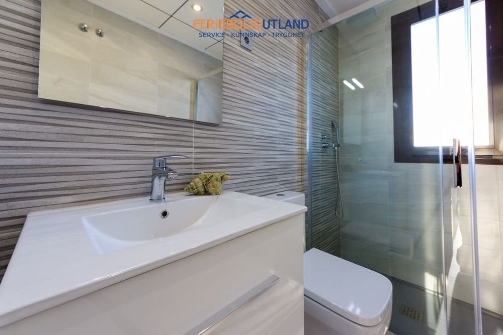 Casa de 3 habitaciones en Pilar de la Horadada en venta con piscina garaje - 354.900 € (Ref: 10001134)