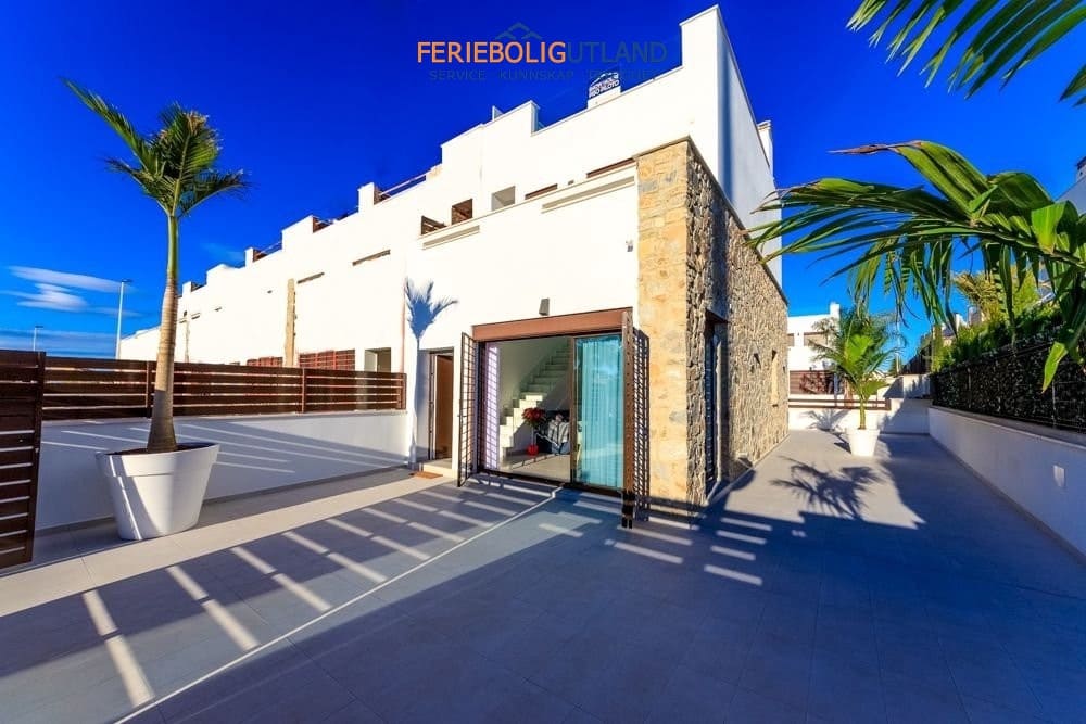 Casa de 3 habitaciones en Pilar de la Horadada en venta con piscina garaje - 354.900 € (Ref: 10001134)