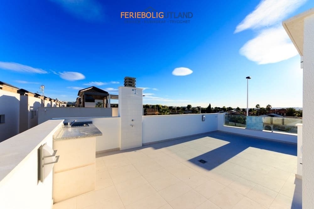 Casa de 3 habitaciones en Pilar de la Horadada en venta con piscina garaje - 354.900 € (Ref: 10001134)