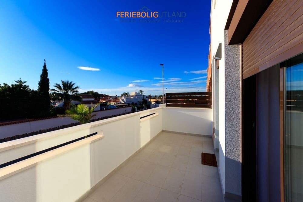 Casa de 3 habitaciones en Pilar de la Horadada en venta con piscina garaje - 354.900 € (Ref: 10001134)
