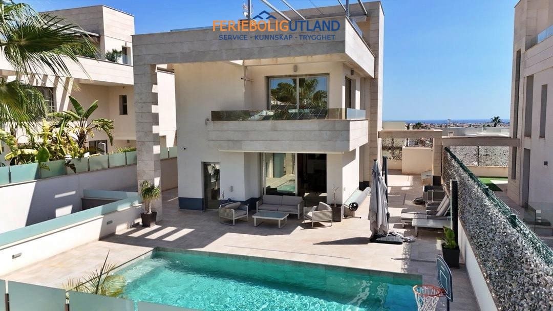 5 soveværelse Villa til salg i Villamartin med swimmingpool garage - € 850.000 (Ref: 10001136)