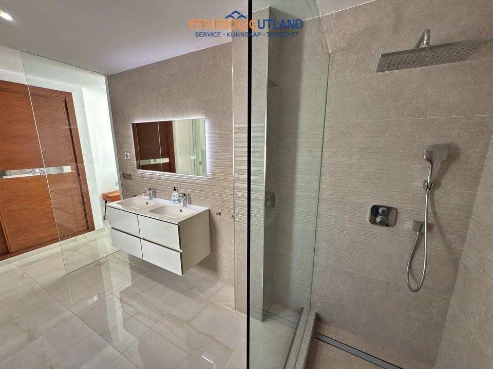 5 soveværelse Villa til salg i Villamartin med swimmingpool garage - € 850.000 (Ref: 10001136)