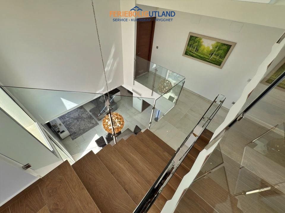 5 soveværelse Villa til salg i Villamartin med swimmingpool garage - € 850.000 (Ref: 10001136)