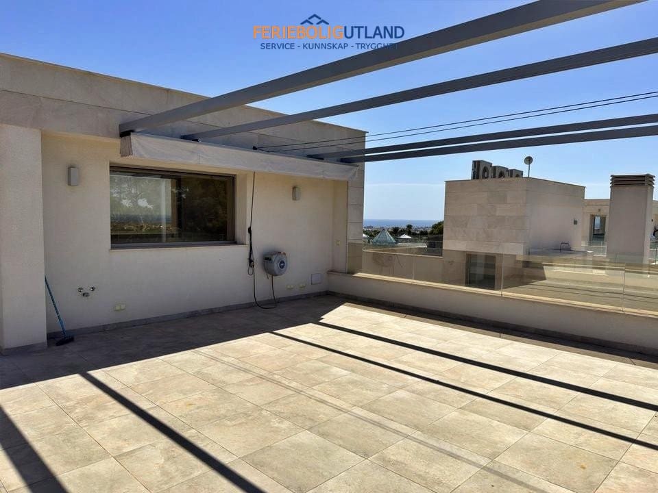 5 soveværelse Villa til salg i Villamartin med swimmingpool garage - € 850.000 (Ref: 10001136)