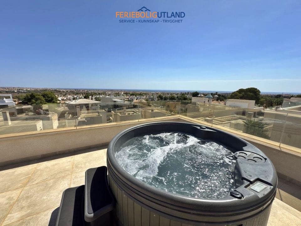 5 soveværelse Villa til salg i Villamartin med swimmingpool garage - € 850.000 (Ref: 10001136)