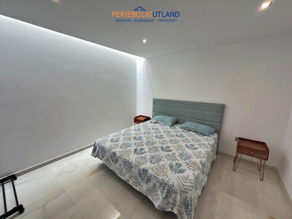 5 soveværelse Villa til salg i Villamartin med swimmingpool garage - € 850.000 (Ref: 10001136)