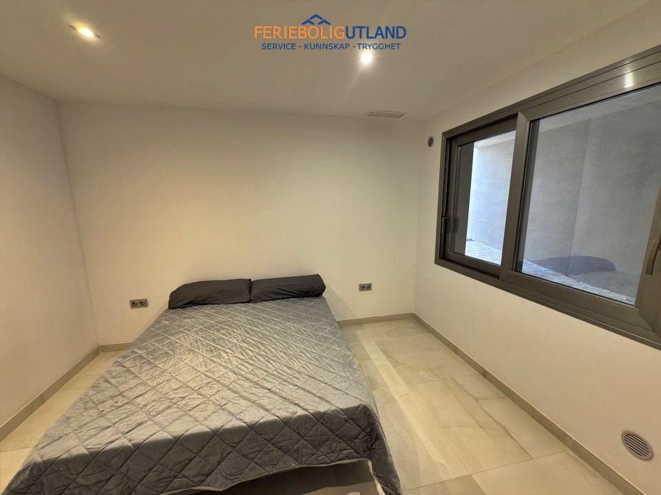 5 soveværelse Villa til salg i Villamartin med swimmingpool garage - € 850.000 (Ref: 10001136)