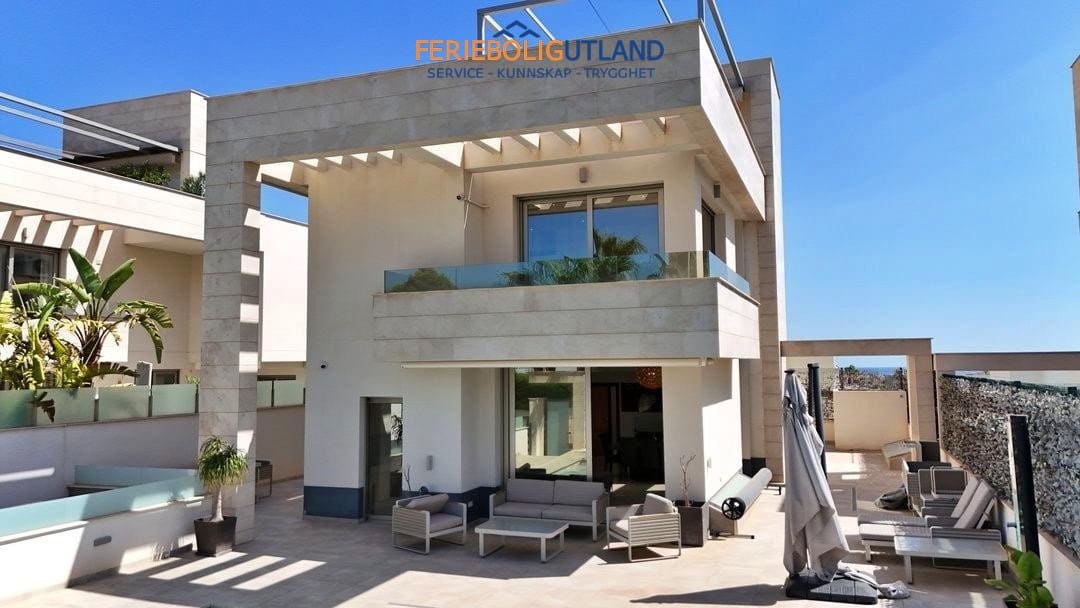 5 soveværelse Villa til salg i Villamartin med swimmingpool garage - € 850.000 (Ref: 10001136)