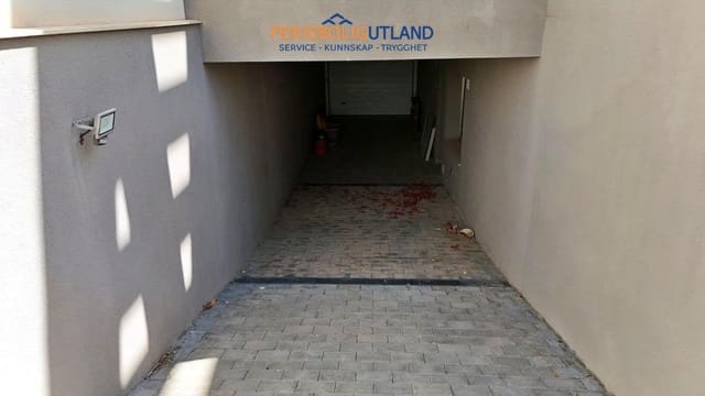 5 soveværelse Villa til salg i Villamartin, Orihuela med swimmingpool garage - € 850.000 (Ref: 10001136)